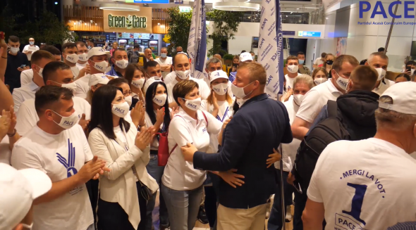 Video // Imagini de la revenirea lui Cavcaliuc acasă după ce a fost reținut 16 ore la Moscova